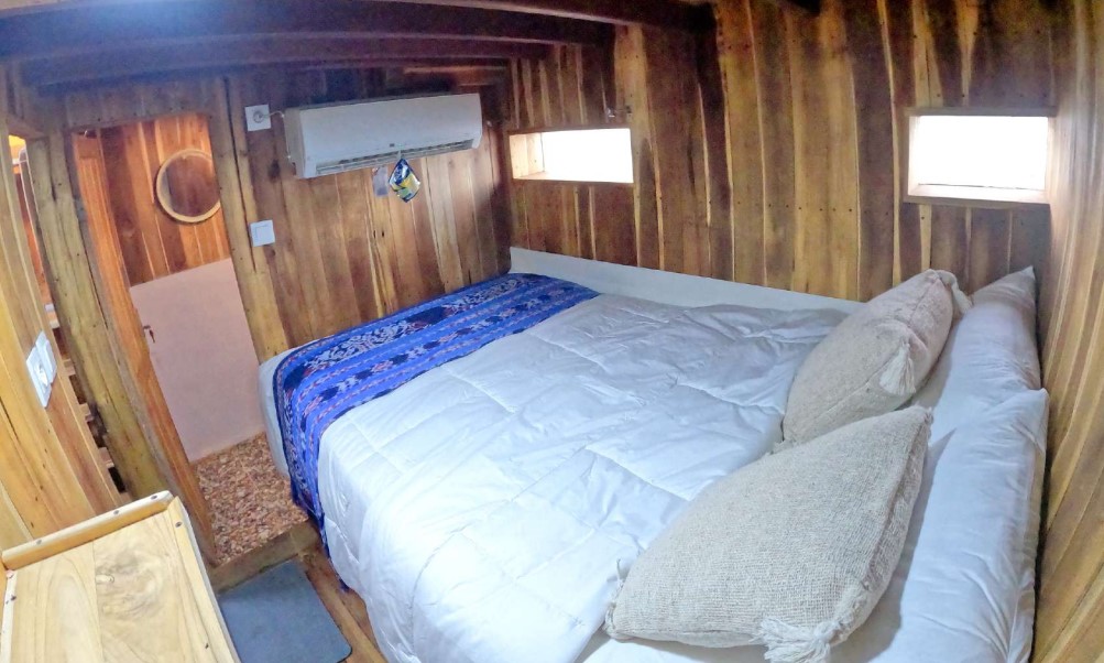 Shared Komodo Liveaboard Rp 9,500,000 Superior Cabin Labuan Bajo