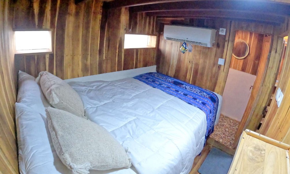 Shared Komodo Liveaboard Rp 9,500,000 Superior Cabin Labuan Bajo