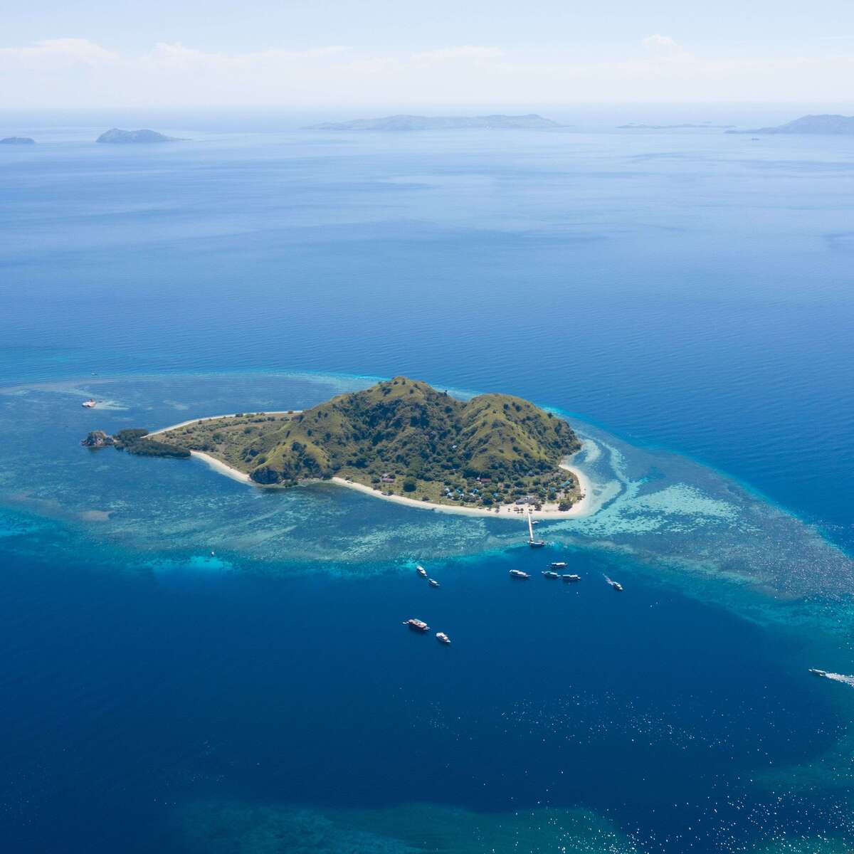 Komodo Liveaboard 3D2N Phinisi Leticia From Labuan Bajo Price