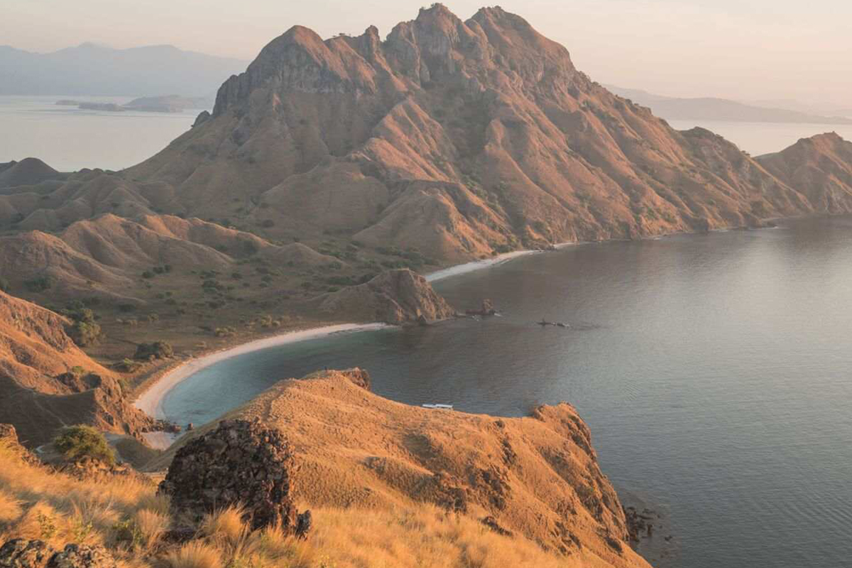 Best Labuan Bajo Phinisi Cruise For Padar Island Sunrise Trek