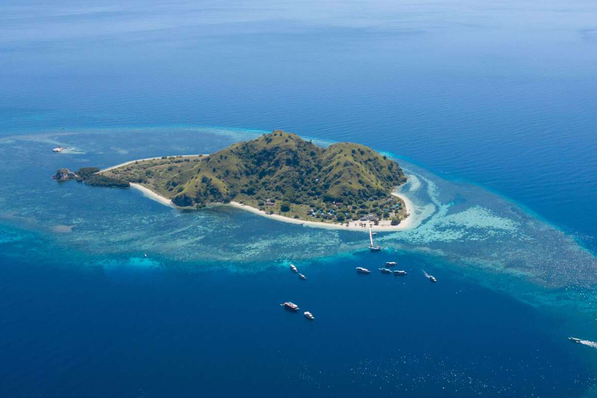 Calmest Seas For Komodo Phinisi Cruise April To November