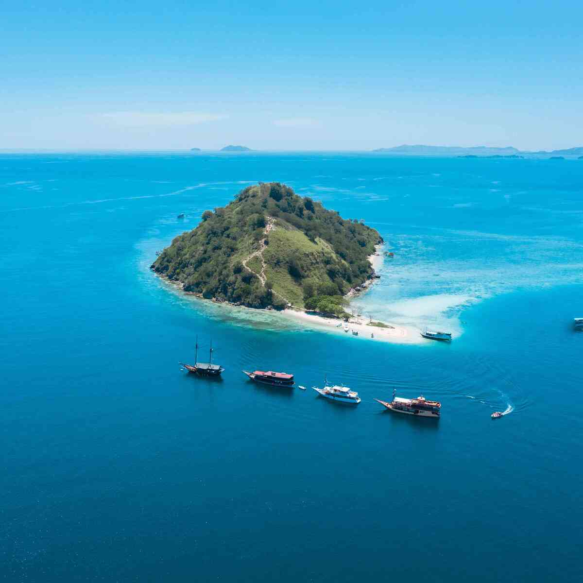 Share-Cabin Cruising Done Right: Blessing and the Komodo Luxury Open-Trip Fleet 2026